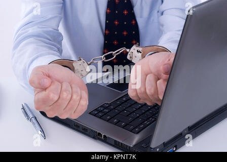 Model Release, Geschaeftsmann in Handschellen, Symbolbild Wirtschaftskriminalitaet - Business-Mann in Handschellen Stockfoto