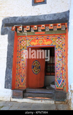 Tür von jakar Dzong in Bumthang Bezirk im Zentrum von Bhutan. Stockfoto