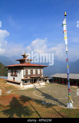 Altes Kloster in der Nähe von mongar Stockfoto