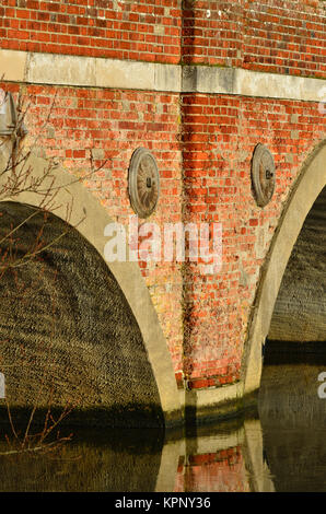 Fluss-Brücke-detail Stockfoto