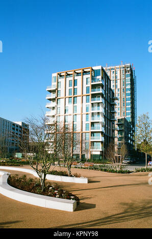 Neu errichteten Appartementhaus im Frühjahr Park, in der Nähe von Finsbury Park, am Rande der Woodberry Feuchtgebiete, North London, Großbritannien Stockfoto