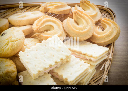 Cookies in Bambus Schale Stockfoto