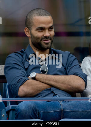 FLUSHING NY- SEPTEMBER 08: Tony Parker, beim Herren Singles Finals Day fünfzehn der US Open 2014 im USTA Billie Jean King National Tennis Center am 8. September 2014 im Flushing Viertel des Queens Stadtbezirks New York City Leute: Tony Parker Transmission Ref: MNC60 Stockfoto