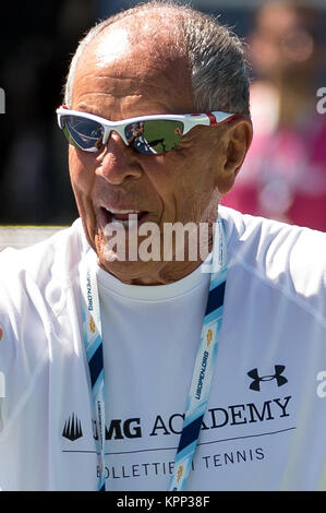 FLUSHING NY - 28. August: Nick Bollettieri ist Tag vier der 2014 US Open am USTA Billie Jean King National Tennis Center gesichtet am 28. August 2014 in der Nähe der Queens Borough von New York City. Personen: Nick Bollettieri Stockfoto