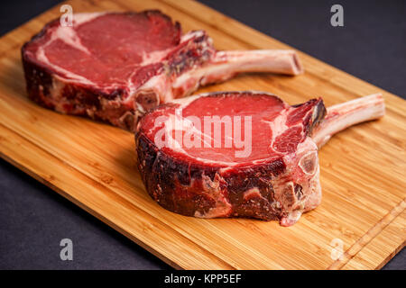 Raw Tomahawk Steak Stockfoto
