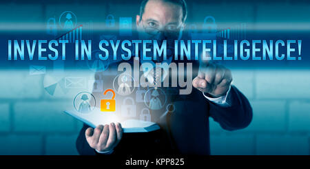 Manager Drücken INVESTIEREN IN SYSTEM INTELLIGENZ! Stockfoto