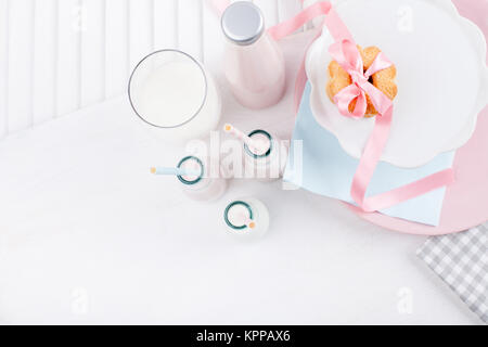 Milch und Kekse Stockfoto