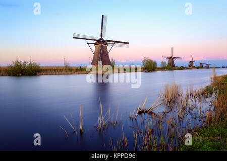 Die windsmills von Kinderdijk in der Nähe von Rotterdam in den Niederlanden Stockfoto