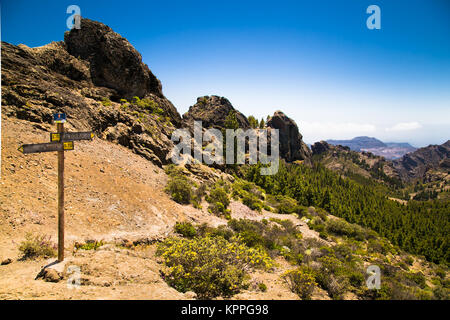 Wegweiser auf Pico de las Nieves der höchste Punkt Gran Canaria, Spanien. Stockfoto