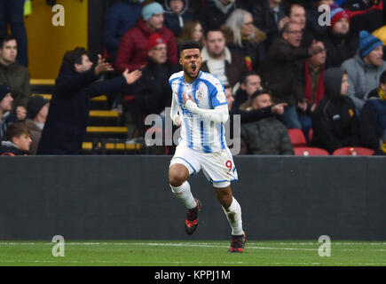 Die Huddersfield Town Elias Kachunga feiert ersten Ziel seiner Seite des Spiels zählen während der Premier League Match an der Vicarage Road, Watford. Stockfoto