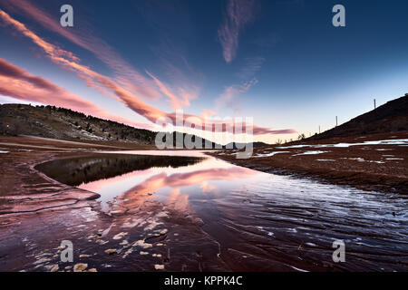 Winter Sonnenaufgang über Horsetooth Reservoir, Colorado, USA Stockfoto