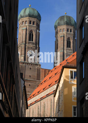 Die Türme der Frauenkirche in München, Deutschland Stockfoto