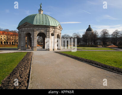 Mit dem Pavillon der Göttin Diana in München Hofgarten, Deutschland Stockfoto