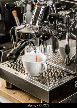 Espresso im Coffeeshop gemacht Stockfoto