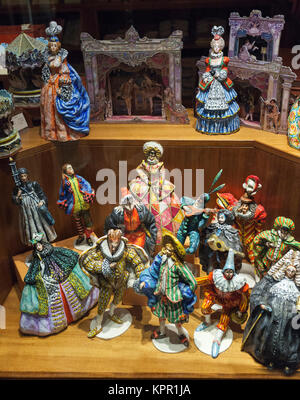 Venezianische handbemalte Keramik Figuren im shop Fenster Venedig Italien Stockfoto