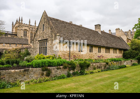 Blick über das Memorial Gardens in Richtung Halle, Christ Church aus Breiten Fußweg, Oxford, Oxforshire, England Stockfoto