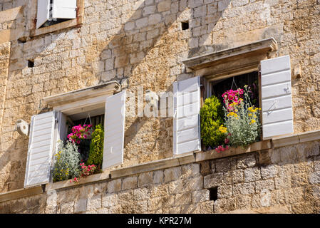 Windows, Altstadt von Trogir, Kroatien Stockfoto