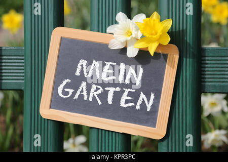 Mein Garten Gartenarbeit mit Blumen Blume im Frühling Tafel Schild in Zaun Stockfoto