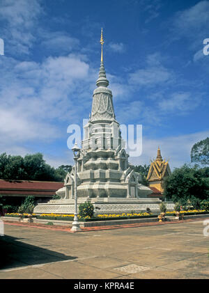 Kambodscha, Phnom Penh, Königspalast, Stupa von König Norodom Suramar vor Silber-Pagode, Indochina, Südost-Asien, Stockfoto