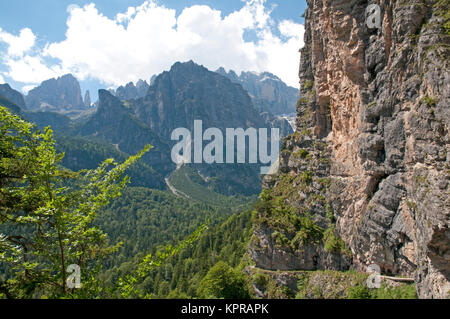 Herrliche Berglandschaft an der Valle dell'Orca in der Nähe von Sarre in Norditalien Stockfoto