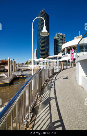 Moderne Hochhäuser am Eagle Street Pier Fluss in Brisbane CBD-Queensland-Australien Stockfoto