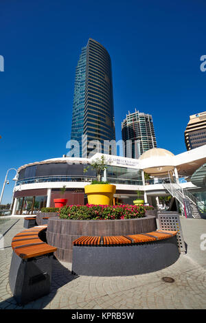 Moderne Hochhäuser am Eagle Street Pier Fluss in Brisbane CBD-Queensland-Australien Stockfoto