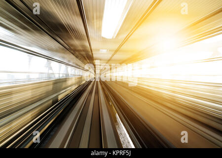 Bewegung im Eisenbahntunnel Stockfoto