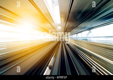 Die Geschwindigkeit der Bewegung im Eisenbahntunnel Stockfoto