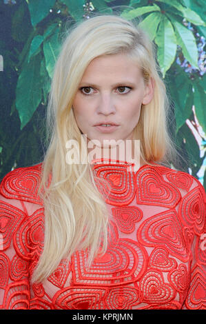 Lara Stone besucht die Serpentine Gallery Summer Party in der Serpentine Gallery in London. 2. Juli 2015 © Paul Treadway Stockfoto