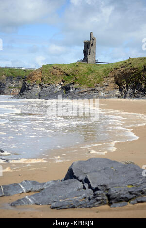 Wilden atlantischen Weise Schloss und Strand Stockfoto