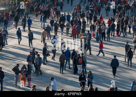 Masse der Leute auf dem Grat in Shimla, Indien Stockfoto