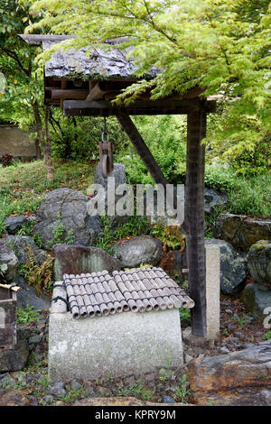 Traditionellen alten Stein auch im japanischen Garten Stockfoto