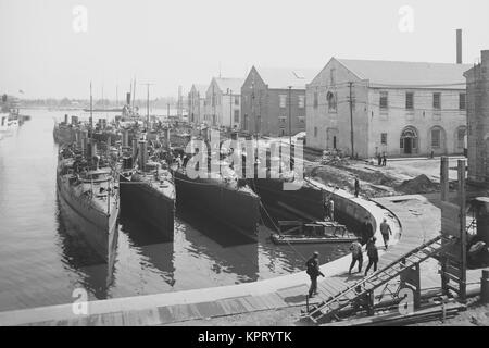 US-Torpedoboote im Wet Dock, Norfolk Navy Yard, VA. Stockfoto