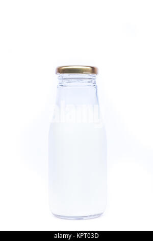 Traditionelle Glas Milchflasche auf weißem Hintergrund Stockfoto