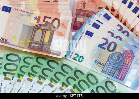 Verschiedene Euro-Rechnungen - Euro die Währung in europa Stockfoto