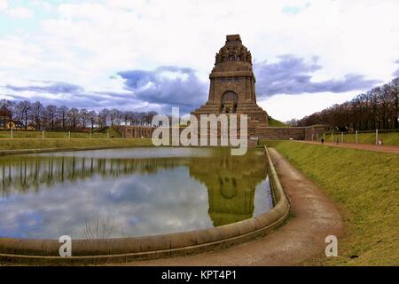 Völkerschlachtdenkmal in Leipzig, ee'S im Vordergrund der "Tränen" Stockfoto