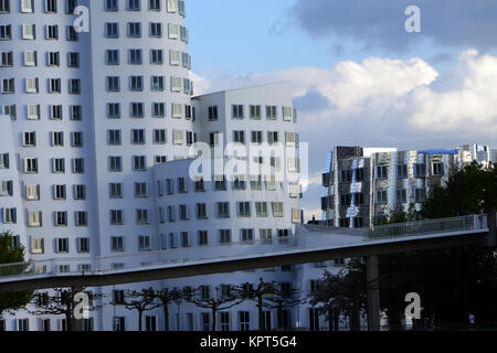 Gehry-Bauten am Medienhafen, Düsseldorf, Nordrhein-Westfalen, Deutschland Stockfoto