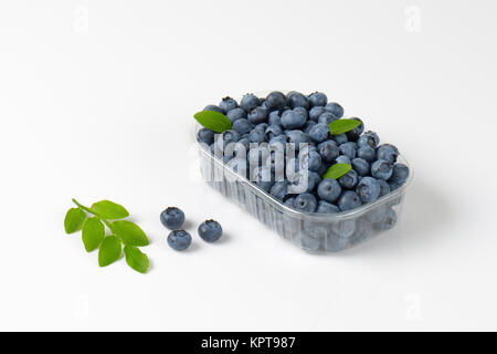 Heidelbeeren im Container Stockfoto