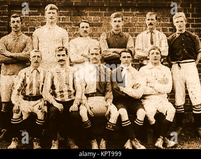 Chelmsford City Football Club Team c 1915 - Englisch Fußball) - Es wurde erstmals im Jahre 1878 von den Mitgliedern der Chelmsford Lawn Tennis und Croquet Club gegründet. Stockfoto