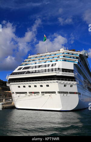 Ein Kreuzfahrtschiff in Valletta, Malta am 14. November 2014 Stockfoto