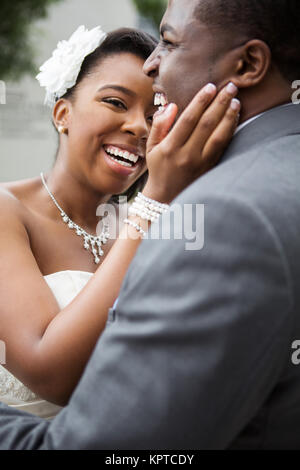 Afrikanische amerikanische Braut und Bräutigam. Stockfoto