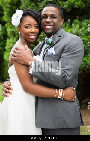 Afrikanische amerikanische Braut und Bräutigam. Stockfoto