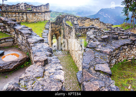 Blick auf den Eingang zu der alten Festungsstadt Kuelap, Peru Stockfoto