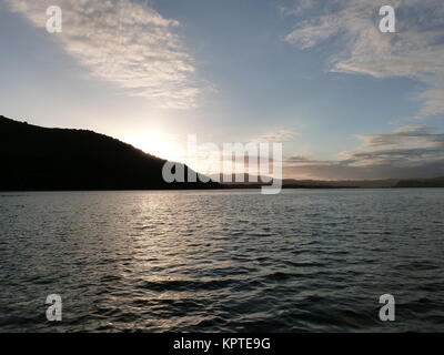 Sonnenuntergang in der Knysna Lagune Stockfoto