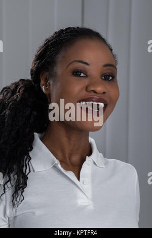 Portrait von Frau lachend Stockfoto