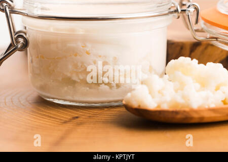 Bio probiotische Milch Kefirkörner Stockfoto