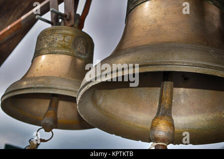 Zwei Bronzeglocken Stockfoto