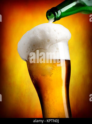 Bier in Tumbler Stockfoto