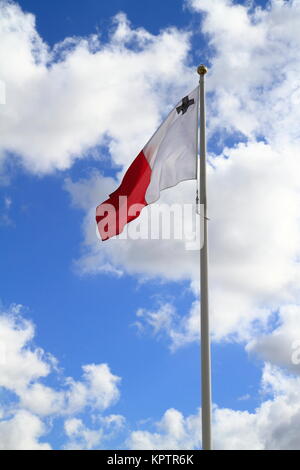 Flagge von Malta auf der Pole Stockfoto