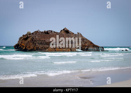 Rost bleibt der Cabo de Santa Maria, die in 1968 auf Atlanta Strand (Praia de Atalanta), Boa Vista Kap Verde November 2017 Schiffbruch erlitt Stockfoto